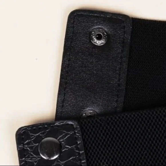 Last one! Black Cage faux leather wide Belt gold hardware - Picture 8 of 8